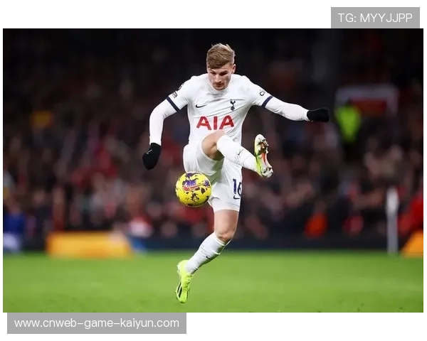 热刺右路的速度型突破：撕裂对手防线的瞬间艺术